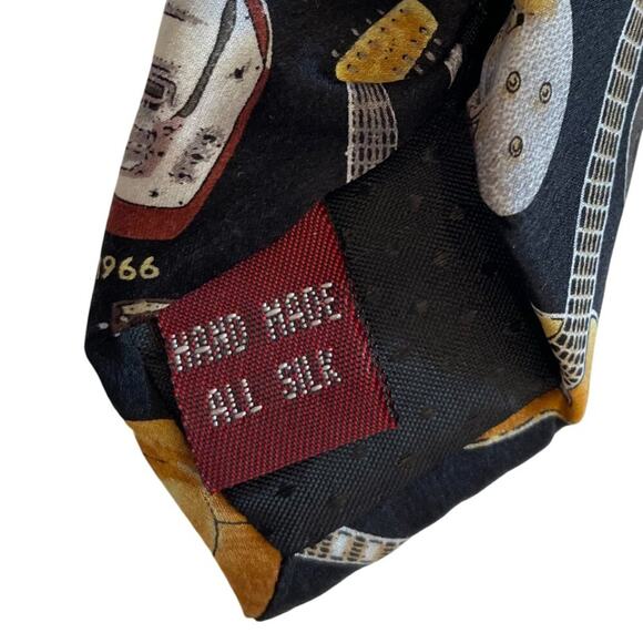Museum Artifacts Handmade Silk Tie Classic Guitars 1910-1996, 57" Long - Picture 4 of 10